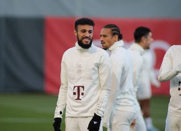 Munich, Germany 07 November 2023 Football, men, season 2023 2024, FC Bayern Munich, Säbener Strasse, training ground, training, final training, Champions League Noussair Mazraoui FC Bayern Munich head, upper body, grin