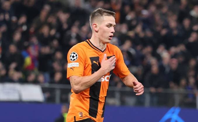 1 0 jubilant Artur Rudko FC Shakhtar Donetsk Football, UEFA Champions League, Group stage, Season 2023 2024, Men, UCL, Men, Volksparkstadion, FC Shakhtar Shakhtar Donetsk UKR vs FC Barcelona