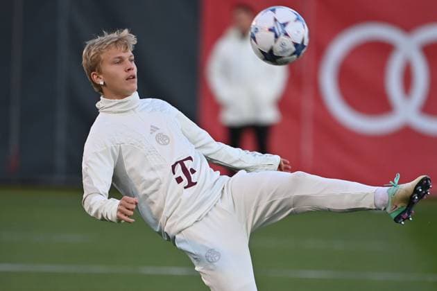 Frans KRAETZIG Bayern Muenchen on the ball, action, single image, cropped single motif, half figure, half figure Football Champions League group stage 4 matchday FC Bayern Muenchen Galatasaray Istanbul FINAL TRAINING on 07 11 2023,