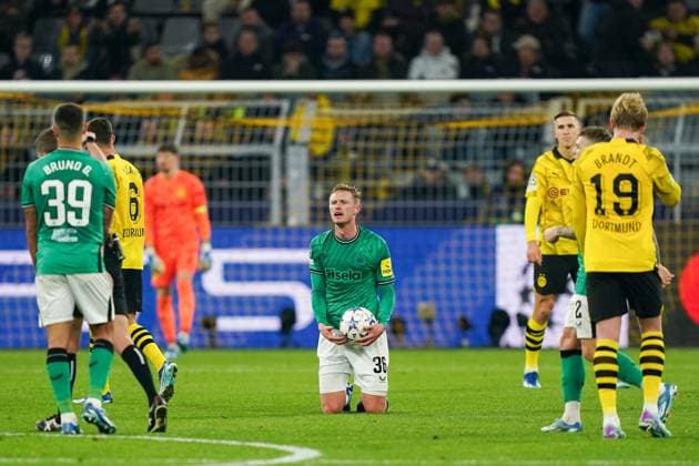 Borussia Dortmund FC v Newcastle United FC Newcastle United midfielder Sean Longstaff (36) with ball argues decision to Referee Alejandro Hernandez not in pic during the Borussia Dortmund FC v Newcastle United FC UEFA Champions League Round 1 Group F match at BVB Stadion, Dortmund, Germany on 7 November 2023 Editorial Use Only Copyright: xIMAGO EveryxSecondxMediax ESM-0841-0046