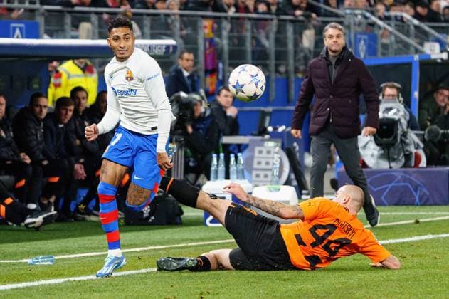 Ferran Torres FC Barcelona, 07 , Yaroslav Rakitskyi Shakhtar Donetsk, 44 GER, Shakhtar Donetsk vs FC Barcelona, Football, Champions League, Group H, Matchday 4, 2023 2024 season, 07 11 2023 GER, Shakhtar Donetsk vs FC Barcelona, Football, Champions League, Group H, Matchday 4, 2023 2024 season, 07 11 2023 Hamburg Copyright: xEibner-Pressefoto MarcelxvonxFehrnx EP_MFN
