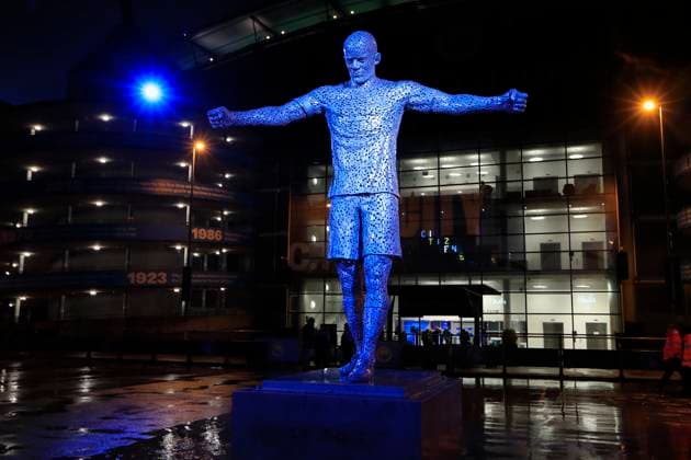 UEFA Champions League Manchester City v Young Boys Vincent Company statue outside the Etihad Stadium ahead of the UEFA Champions League match Manchester City vs Young Boys at Etihad Stadium, Manchester, United Kingdom, 7th November 2023 (Photo by Conor Molloy News Images) Manchester Etihad Stadium Manchester United, ManU Kingdom Copyright: xConorxMolloy NewsxImagesx