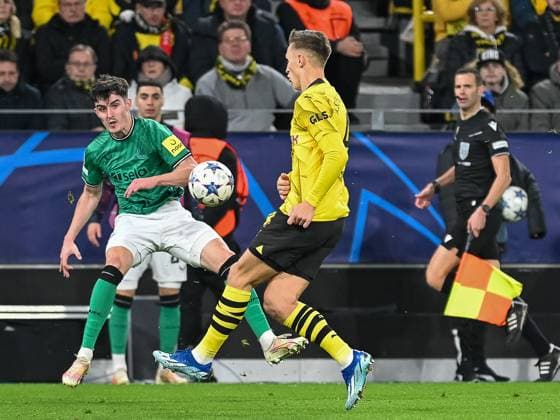 Valentino Livramento Newcastle United, 21 tries to put the ball past Nico Schlotterbeck Borussia Dortmund 09, 04 Borussia Dortmund vs Newcastle United, Football, UEFA Champions League, 04 Matchday, 2023 2024 Season, 07 11 2023 Borussia Dortmund vs Newcastle United, Football, UEFA Champions League, 04 Matchday, 2023 2024 Season, 0307 11 2023 Dortmund Copyright: xEibner-Pressefoto ThomasxHaeslerx EP_THR