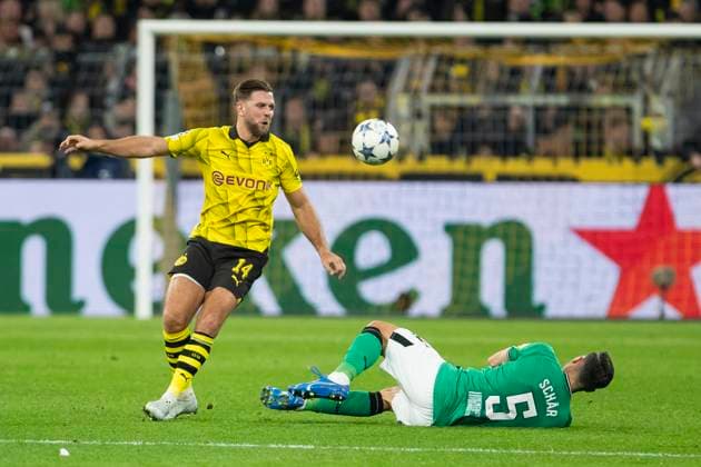 UEFA Champions League, Borussia Dortmund Newcastle United, 7 11 2023 Niclas Fuellkrug Borussia Dortmund, 14 in duel with Fabian Schaer Newcastle United, 5 UEFA Champions League, Borussia Dortmund Newcastle United, preliminary round 4 matchday, on 7 11 2023, Signal Iduna Park, Dortmund UEFA regulations prohibit any use of photographs as image sequences and or quasi video Copyright: xBEAUTIFULxSPORTS Meuselx