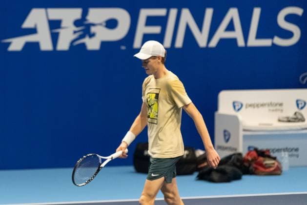 Photo LaPresse Matteo Secci - 07 11 2023 Torino (Italia) - Cronaca - Yannik Sinner in allenamento per ATP, Tennis Herren Finals 2023. Nell immagine: Yannik Sinner. 7th november 2023 Torino (Italy) - News - Yannik Sinner training in Turin for the ATP Finals 2023. Pictured: Yannik Sinner.  Copyright: xMatteoxSecci LaPressex
