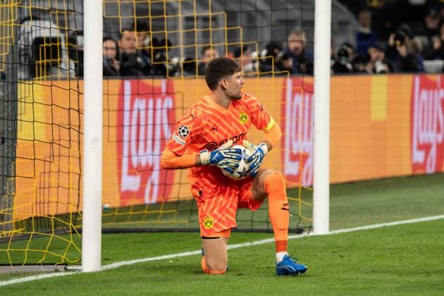 GER, UEFA Champions League, Borussia Dortmund vs Newcastle United, Group stage 4 matchday 07 11 2023, Signal Iduna Park, Dortmund, GER, UEFA Champions League, Borussia Dortmund vs Newcastle United, Group stage 4 matchday In the picture Gregor Kobel BV Borussia Dortmund, 1 with ball in hand nordphotoxGmbHxx xChristianxSchulze nph000300