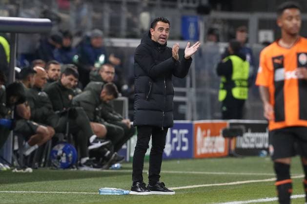 07 11 2023, xtgx, Football, UEFA Champions League, Shakhtar Donetsk FC Barcelona emspor, v l Xavi Hernandez Barcelona, coach gives instructions, gesticulates with arms, gesticulate, gives instructions DFL DFB REGULATIONS PROHIBIT ANY USE OF PHOTOGRAPHS as IMAGE SEQUENCES and or QUASI VIDEO Hamburg