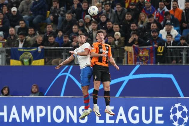 07 11 2023, xtgx, Football, UEFA Champions League, Shakhtar Donetsk FC Barcelona emspor, v l Ferran Torres Barcelona, 7 , Giorgi Gocholeishvili Donetsk, 13 duel, duel, fight, tackle DFL DFB REGULATIONS PROHIBIT ANY USE OF PHOTOGRAPHS as IMAGE SEQUENCES and or QUASI VIDEO Hamburg