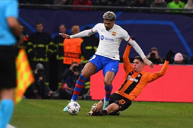 HAMBURG, GERMANY - 7 NOVEMBER, 2023: The UEFA Champions League match between FC Shakhtar Donetsk vs FC Barcelona, Barca at Volksparkstadion  Copyright: xVItaliixKliuievx