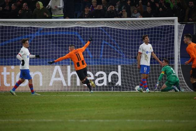 Soccer Men Season 2023 2024 UEFA Champions League I Matchday 4 Shakhtar Donetsk FC Barcelona 07 11 2023 Marc Andre ter Stegen 1, FC Barcelona concedes 1 0 and Oleksandr Zubkov 11, Shakhtar Donetsk cheers Gavi, Pablo Martin Paez Gavira 6, FC Barcelona and Marcos Alonso 17, FC Barcelona are disappointed Hamburg Volksparkstadion Hamburg Germany Copyright: xLobecax xHenningxRohlfsx