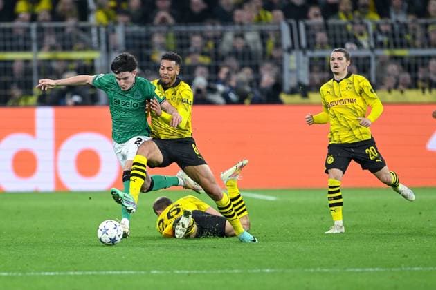 07 11 2023, Football, UCL, UEFA Champions League, Group stage, Matchday 4, Season 2023 2024, Borussia Dortmund Newcastle United, Valentino Livramento Newcastle United , Felix Nmecha Borussia Dortmund xRHR PHOTO TKx Copyright: TeresaxKroeger RHR-FOTOx RHR-FOTO TK