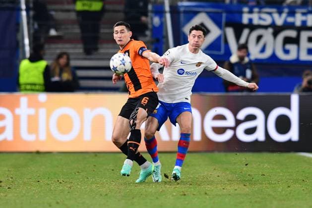 Football I Men I UEFA I Champions League l FC Shakhtar Donetsk FC Barcelona I Matchday 4 I Group H I Season 2023 2024 I Shakhtar Donetsk I Barca I 07 11 2023 I v l Stepanenko Taras FC Shakhtar Donetsk , Lewandowski Robert FC Barcelona , Sportplatz Volksparkstadion, Hamburg, Stellingen Hamburg Germany