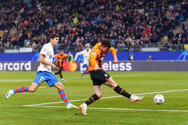 Goal kick Goal chance Giorgi Gocholeishvili Shakhtar Donetsk, 13 GER, Shakhtar Donetsk vs FC Barcelona, Football, Champions League, Group H, Matchday 4, 2023 2024 season, 07 11 2023 GER, Shakhtar Donetsk vs FC Barcelona, Football, Champions League, Group H, Matchday 4, 2023 2024 season, 07 11 2023 Hamburg Copyright: xEibner-Pressefoto MarcelxvonxFehrnx EP_MFN