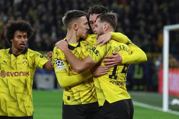 Champions League Borussia Dortmund Newcastle United on 07 11 2023 at Signal Iduna Park in Dortmund Cheering, goal celebration, goal scorer, goal scorer Niclas Füllkrug Fuellkrug Dortmund 14 cheers after his goal to 1 to 0 with Nico Schlotterbeck Dortmund 4 and Mats Hummels Dortmund 15 MH