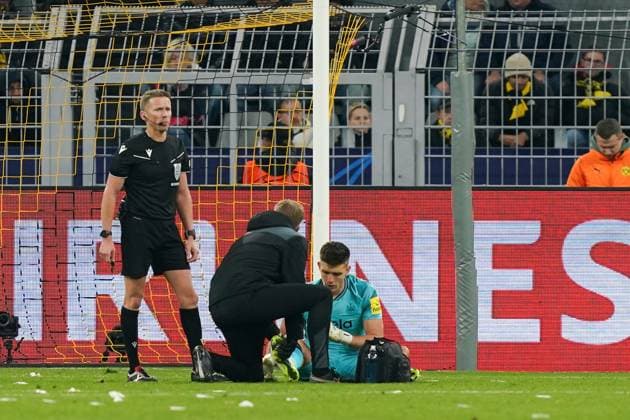 Borussia Dortmund FC v Newcastle United FC Newcastle United goalkeeper Nick Pope (22) injured during the Borussia Dortmund FC v Newcastle United FC UEFA Champions League Round 1 Group F match at BVB Stadion, Dortmund, Germany on 7 November 2023 Editorial Use Only Copyright: xIMAGO EveryxSecondxMediax ESM-0841-0064