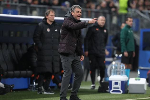 07 11 2023, xtgx, Football, UEFA Champions League, Shakhtar Donetsk FC Barcelona emspor, v l Marino Pusic Donetsk, coach gives instructions, gesticulates with arms, gesticulate, gives instructions DFL DFB REGULATIONS PROHIBIT ANY USE OF PHOTOGRAPHS as IMAGE SEQUENCES and or QUASI VIDEO Hamburg