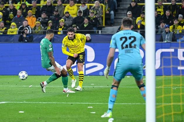 07 11 2023, Football, UCL, UEFA Champions League, Group stage, Matchday 4, Season 2023 2024, Borussia Dortmund Newcastle United, Mats Hummels Borussia Dortmund xRHR PHOTO TKx Copyright: TeresaxKroeger RHR-FOTOx RHR-FOTO TK