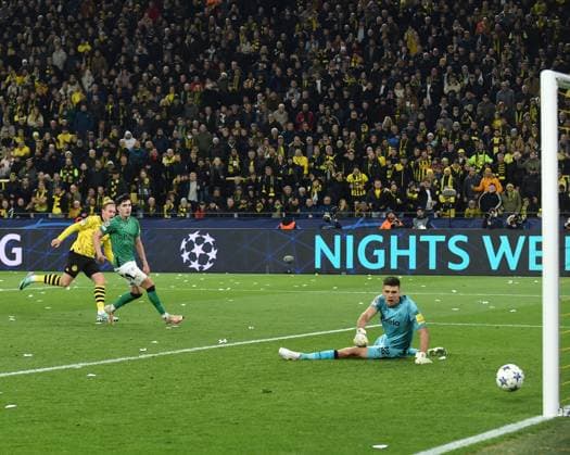 07 11 2023, Dortmund, Germany, Signal Iduna Park, Borussia Dortmund vs Newcastle United UEFA Champions League 2023 2024 Group F, Julian Brandt Borussia Dortmund Goal to 2 0 Photo Ralf Treese Dortmund Signal Iduna Park North Rhine Westphalia Germany  521_BVBNEW20231107_031 Treese-521