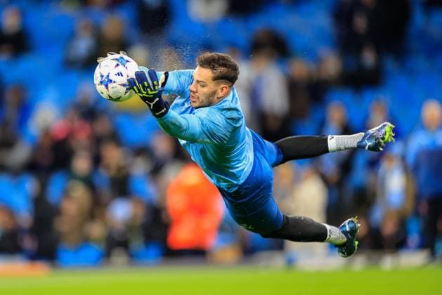 UEFA Champions League Manchester City vs Young Boys Ederson 31 of Manchester City dives for the ball in the pregame warmup session during the UEFA Champions League match Manchester City vs Young Boys at Etihad Stadium, Manchester, United Kingdom, 7th November 2023 (Photo by Conor Molloy News Images) Manchester Etihad Stadium Manchester United, ManU Kingdom Copyright: xConorxMolloy NewsxImagesx