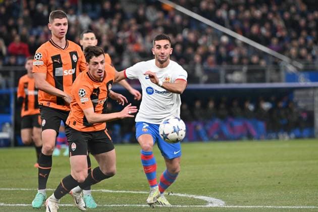 HAMBURG 07.11.2023 PILKA NOZNA LIGA MISTRZOW FAZA GRUPOWA SZACHTAR DONIECK - FC Barcelona, Barca NZ GIORGI GOCHOLEISHVILI, FERRAN TORRES FOT. PIOTR HOMEL NEWSPIX.PL HAMBURG 07.11.2023 FOOTBALL UEFA CHAMPIONS LEAGUE GROUP STAGE SHAKHAR DONETSK - FC BARCELONA NZ GIORGI GOCHOLEISHVILI, FERRAN TORRES FOT. PIOTR HOMEL NEWSPIX.PL --- Newspix.pl POLAND OUT!  PH071123_05