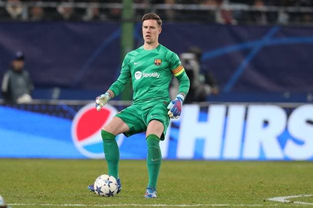 07 11 2023, xtgx, Football, UEFA Champions League, Shakhtar Donetsk FC Barcelona emspor, v l Marc Andre Ter Stegen Barcelona, 1 am Ball, plays the ball DFL DFB REGULATIONS PROHIBIT ANY USE OF PHOTOGRAPHS as IMAGE SEQUENCES and or QUASI VIDEO Hamburg