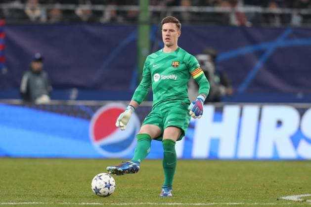 07 11 2023, xtgx, Football, UEFA Champions League, Shakhtar Donetsk FC Barcelona emspor, v l Marc Andre Ter Stegen Barcelona, 1 am Ball, plays the ball DFL DFB REGULATIONS PROHIBIT ANY USE OF PHOTOGRAPHS as IMAGE SEQUENCES and or QUASI VIDEO Hamburg