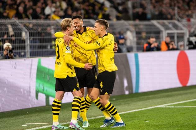 GER, UEFA Champions League, Borussia Dortmund vs Newcastle United, Group stage 4 matchday 07 11 2023, Signal Iduna Park, Dortmund, GER, UEFA Champions League, Borussia Dortmund vs Newcastle United, Group stage 4 matchday In the picture Goal celebration Cheering the goal for 2 0 by Julian Brandt BV Borussia Dortmund, 19 Felix Nmecha BV Borussia Dortmund, 8 Nico Schlotterbeck BV Borussia Dortmund, 4 Gestures, facial expressions, emotions nordphotoxGmbHxx xChristianxSchulze nph000300