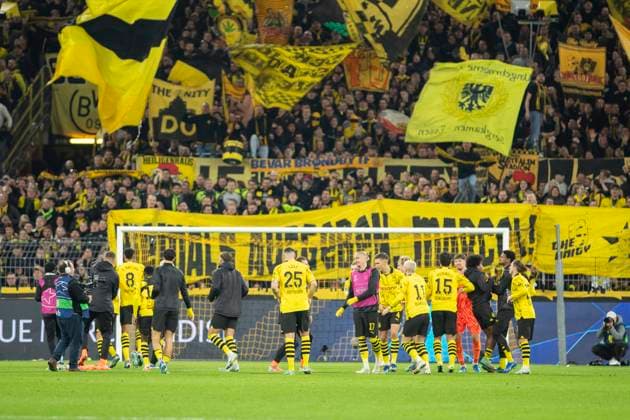 UEFA Champions League, Borussia Dortmund Newcastle United, 7 11 2023 Borussia Dortmund players celebrate the victory together with their fans after the final whistle UEFA Champions League, Borussia Dortmund Newcastle United, preliminary round 4 matchday, on 7 11 2023, Signal Iduna Park, Dortmund UEFA regulations prohibit any use of photographs as image sequences and or quasi video Copyright: xBEAUTIFULxSPORTS Meuselx