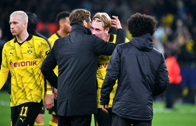 Football, Champions League, Germany, Men, Season 2023 2024, Matchday 4, Signal Iduna Park Dortmund Bor Dortmund Newcastle United 2 0 Head coach Edin Terzic BVB and Julian Brandt BVB after the match UEFA REGULATIONS PROHIBIT ANY USE OF PHOTOGRAPHS AS IMAGE SEQUENCES AND OR QUASI VIDEO