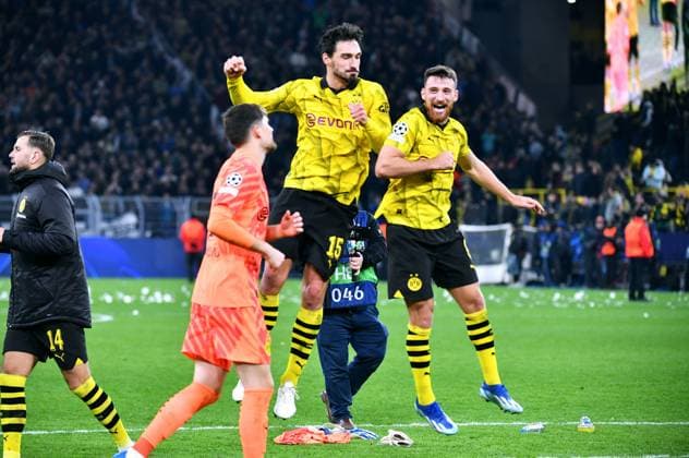 Football, Champions League, Germany, Men, Season 2023 2024, Matchday 4, Signal Iduna Park Dortmund Bor Dortmund Newcastle United 2 0 Mats Hummels BVB and Salih Özcan BVB after the end of the match UEFA REGULATIONS PROHIBIT ANY USE OF PHOTOGRAPHS AS IMAGE SEQUENCES AND OR QUASI VIDEO