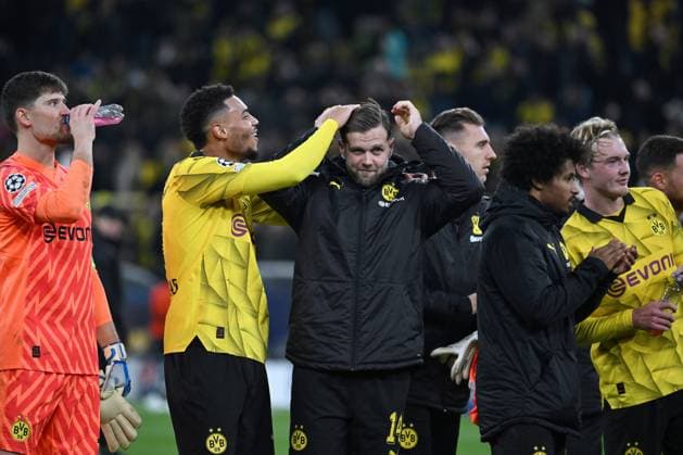 Felix Nmecha Borussia Dortmund strokes Niclas Füllkrug Borussia Dortmund over his hair 07 11 2023, Football Champions League, Season 2023 2024, Preliminary round, Matchday 4, Borussia Dortmund Newcastle United Dortmund Signal Iduna Park North Rhine-Westphalia Germany Team2