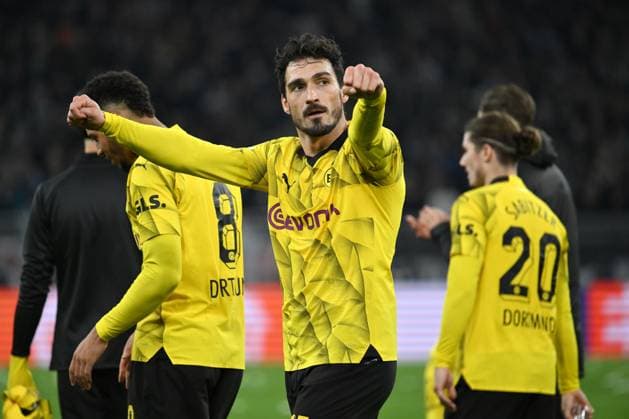 Mats Hummels Borussia Dortmund cheers after the final whistle 07 11 2023, Football Champions League, Season 2023 2024, Preliminary round, Matchday 4, Borussia Dortmund Newcastle United Dortmund Signal Iduna Park North Rhine-Westphalia Germany Team2