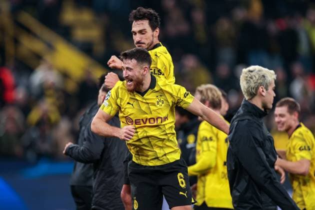 07 11 2023, Football, Season 2023 2024, UCL, UEFA Champions League, Group stage, Matchday 4, Borussia Dortmund Newcastle United, v l Salih Özcan Borussia Dortmund , Mats Hummels Borussia Dortmund , Dortmund Signal Iduna Park NRW Germany xRHR PHOTO DEx Copyright: DennisxEwert RHR-FOTOx RHR-FOTO DE