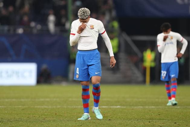 07 11 2023, xtgx, Football, UEFA Champions League, Shakhtar Donetsk FC Barcelona emspor, v l Ronald Araujo Barcelona, 4 disappointed, looks disappointed, disappointed DFL DFB REGULATIONS PROHIBIT ANY USE OF PHOTOGRAPHS as IMAGE SEQUENCES and or QUASI VIDEO Hamburg
