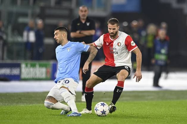 ROME, 07-11-2022, Stadio Olimpico, UEFA Champions League Football, season 2023 2024, Lazio - Feyenoord, (L-R) Lazio player Mattia Zaccagni, Feyenoord player Bart Nieuwkoop during the match Lazio - Feyenoord Lazio - Feyenoord  x23080182x Copyright: