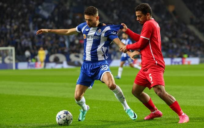 Porto s Joao Mario and Antwerp s Owen Wijndal fight for the ball during a game between Portuguese FC Porto and Belgian soccer team Royal Antwerp FC, on Tuesday 07 November 2023, in Porto, Portugal, on day four of the Champions League group stage, in the group H. VIRGINIExLEFOUR  x79481612x