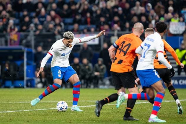 Champions League FC Shakhtar Donetsk FC Barcelona, 07 11 2023 Ronald Araujo FC Barcelona, 4 Champions League FC Shakhtar Donetsk FC Barcelona, Volksparkstadion, Hamburg, 07 11 2023 Copyright: xBEAUTIFULxSPORTS Buriakovx