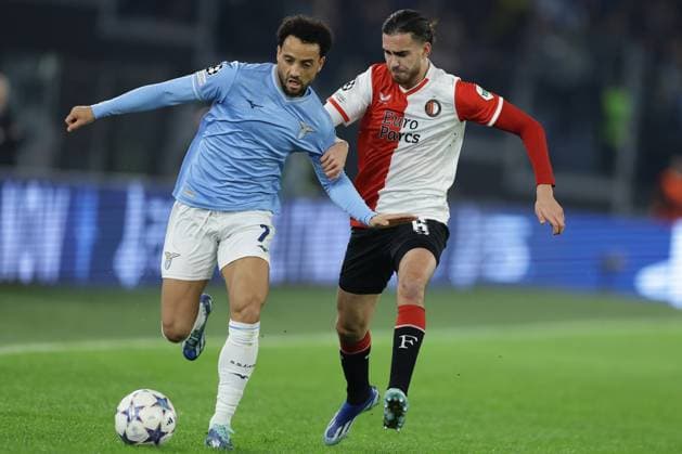 UEFA Champions League SS Lazio vs Feyenoord Rotterdam Lazio s Brazilian forward Felipe Anderson challenges for the ball with Feyenoord s Algerian midfielder Ramiz Zerrouki during the UEFA Champions League match Group Stage Group E between SS Lazio vs Feyenoord Rotterdam at Olimpico Stadium on November 07, 2023, in Rome. ABPH9483 Copyright: xAntonioxBalascox