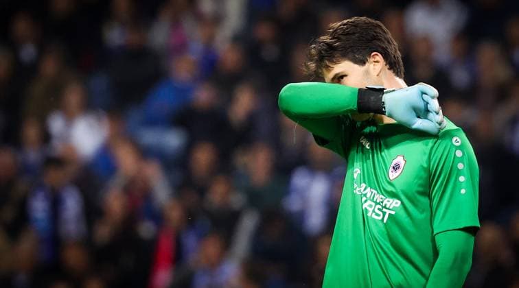 Antwerp s Senne Lammens looks dejected during a game between Portuguese FC Porto and Belgian soccer team Royal Antwerp FC, on Tuesday 07 November 2023, in Porto, Portugal, on day four of the Champions League group stage, in the group H. VIRGINIExLEFOUR  x79481962x