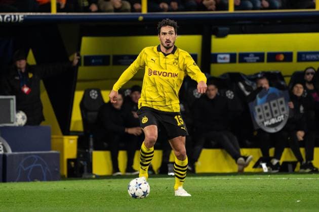 GER, UEFA Champions League, Borussia Dortmund vs Newcastle United, group stage 4 matchday 07 11 2023, Signal Iduna Park, Dortmund, GER, UEFA Champions League, Borussia Dortmund vs Newcastle United, group stage 4 matchday In the picture Mats Hummels BV Borussia Dortmund, 15 single action full body whole body ball on foot landscape format nordphotoxGmbHxx xChristianxSchulze nph000300
