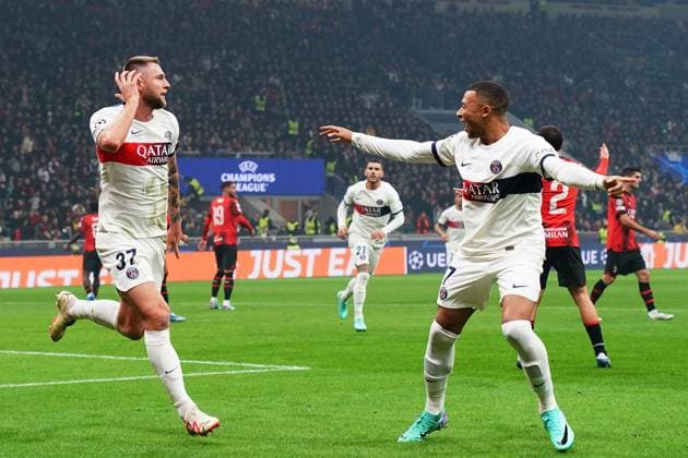 Foto Spada LaPresse 07 novembre 2023 - Milano , Italia - calcio - Milan vs PSG Paris Saint- Germain - Champions League 2023 2024 - Stadio San Siro. Nella foto: milan skriniar esultanza dopo gol 0-1 November 07 , 2023 Milan , Italy - sport, calcio - Milan vs PSG Paris Saint- Germain - Champions League 2023 2024 - San Siro Stadium . In the pic : milan skriniar celebrates after scoring gol 0-1  Copyright: xSpada LaPressex
