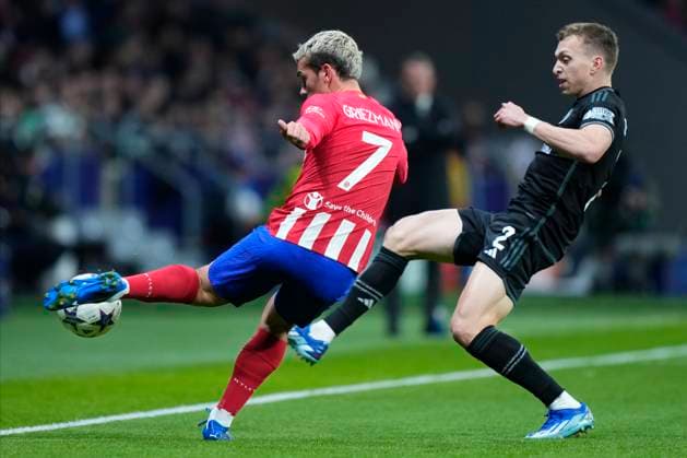 Antoine GriezmannÊof Atletico de MadridÊand Alistair Johnston of Celtic FC during Atletico de Madrid vs Celtic FC on November 07, 2023 at Civitas Metropolitano Stadium in Madrid, Spain. Photo: Senis Cebolla ALFAQUI Madrid Civitas Metropolitano Stadium Spain Copyright: xSenisxCebollax xALFAQUIx