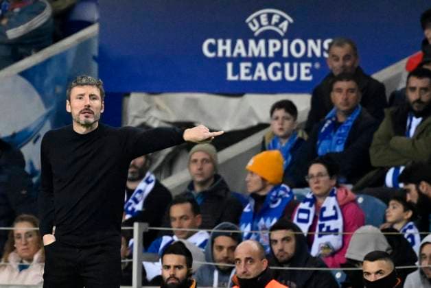 FC Porto v Royal Antwerp FC - UEFA Champions League PORTO, PORTUGAL - NOVEMBER 07 : Van Bommel Mark head coach of Antwerp FC during the UEFA Champions League group H match between FC Porto and Royal Antwerp FC on November 7, 2023 in Porto, Portugal, 07 11 2023 Porto Portugal  Copyright: xPeterxDexVoechtx