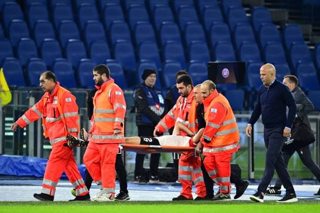 ROME - Bart Nieuwkoop of Feyenoord is carried off the field on a stretcher during the UEFA Champions League Group E match between SS Lazio Roma and Feyenoord Rotterdam at Stadio Olimpico on November 7, 2023 in Rome, Italy. ANP OLAF KRAAK UEFA Champions League 2023 24 2023 2024 xVIxANPxSportx xxANPxIVx 483276033 originalFilename: 483276033.jpg