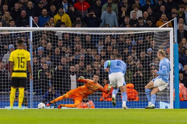 Football - UEFA Champions League - Group G - Manchester City FC v BSC Young Boys MANCHESTER, ENGLAND - Tuesday, November 7, 2023: Young Boys goalkeeper Anthony Racioppi is beaten as Manchester City s Erling Haaland scores the opening goal from a penalty kick during the UEFA Champions League Group G match between Manchester City FC and BSC Young Boys at the City of Manchester Stadium. (Photo by David Rawcliffe Propaganda) MANCHESTER City of Manchester Stadium GREATER MANCHESTER ENGLAND  Copyright: xDavidxRawcliffex P2023-11-07-Man_City_Young_Boys-34