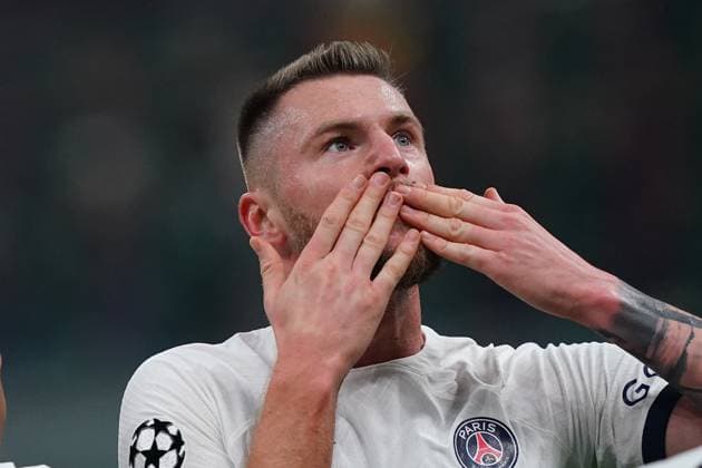 Foto Spada LaPresse 07 novembre 2023 - Milano , Italia - calcio - Milan vs PSG Paris Saint- Germain - Champions League 2023 2024 - Stadio San Siro. Nella foto: milan skriniar esultanza dopo gol 0-1 November 07 , 2023 Milan , Italy - sport, calcio - Milan vs PSG Paris Saint- Germain - Champions League 2023 2024 - San Siro Stadium . In the pic : milan skriniar celebrates after scoring gol 0-1  Copyright: xSpada LaPressex