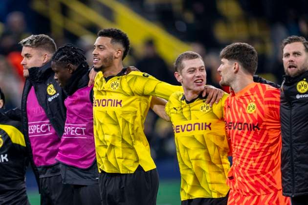 Soccer Champions League Matchday 4 Borussia Dortmund Newcastle United on 07 11 2023 at Signal Iduna Park Dortmunds goalkeeper Alexander Meyer from left, Dortmunds Jamie Bynoe Gittens, Dortmunds Felix Nmecha, Dortmunds Julian Ryerson, Dortmund goalkeeper Gregor Kobel and Dortmunds Niclas Füllkrug cheer after the final whistle IMPORTANT NOTE In accordance with UEFA regulations, it is prohibited to use or have used photographs taken in the stadium and or of the match in the form of sequential images and or video-like photo series Copyright: xKirchner DavidxInderliedx