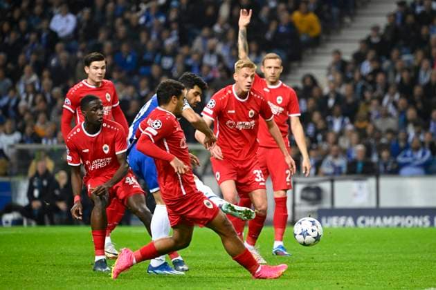FC Porto v Royal Antwerp FC - UEFA Champions League PORTO, PORTUGAL - NOVEMBER 07 : Coulibaly Soumaila defender of Antwerp FC, Van den Bosch Zeno defender of Antwerp FC during the UEFA Champions League group H match between FC Porto and Royal Antwerp FC on November 7, 2023 in Porto, Portugal, 07 11 2023 Porto Portugal  Copyright: xPeterxDexVoechtx