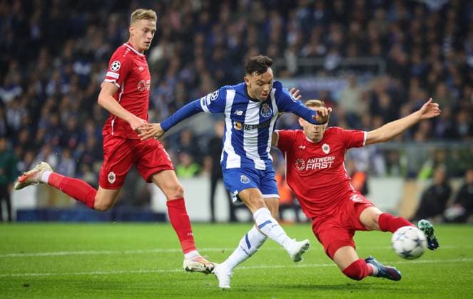 Porto s Andre Franco and Antwerp s Ritchie De Laet fight for the ball during a game between Portuguese FC Porto and Belgian soccer team Royal Antwerp FC, on Tuesday 07 November 2023, in Porto, Portugal, on day four of the Champions League group stage, in the group H. VIRGINIExLEFOUR  x79483369x