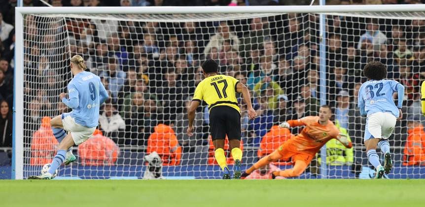 EDITORIAL USE ONLY No use with unauthorised audio, video, data, fixture lists, club league logos or live services. Online in-match use limited to 120 images, no video emulation. No use in betting, games or single club league player publications. Manchester City v Young Boys, UEFA Champions League, Group G, Football, Etihad Stadium, Manchester, UK - 07 Nov 2023 EDITORIAL USE ONLY No use with unauthorised audio, video, data, fixture lists, club league logos or live services. Online in-match use limited to 120 images, no video emulation. No use in betting, games or single club league player publications. Copyright: xMagixHaroun Shutterstockx 14187068k